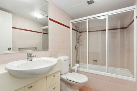 Hyde Park Towers - Unfurnished - Available 31st December - Photo 4