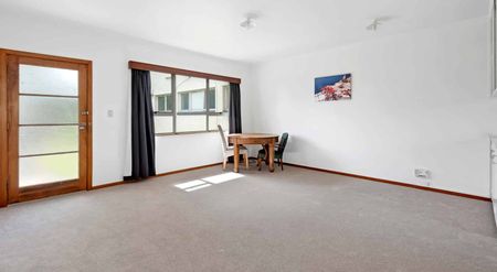Spacious 1-Bedroom Unit in Kensington - Photo 5