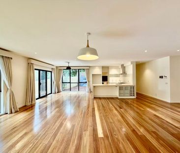 Magnificent home, perfect for multi-generational families - Photo 4