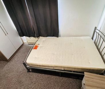 6 bedroom semi-detached house to rent - Photo 1