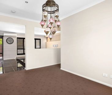 The Perfect Blend of Comfort, Space and Location - Photo 2