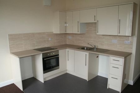 2 bedroom flat to rent - Photo 2