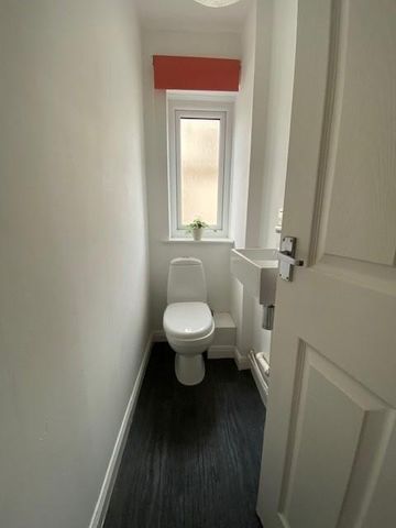 3 bedroom terraced house to rent - Photo 2