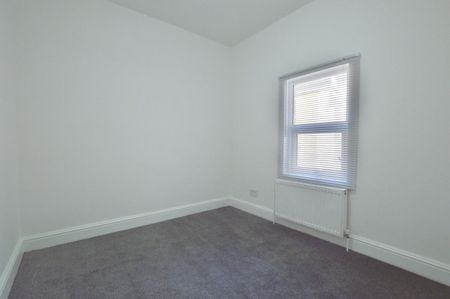 5 bedroom House To Let - Photo 4