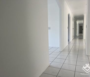 4 Bedrooms House in sought after Varisty Lakes - Photo 6