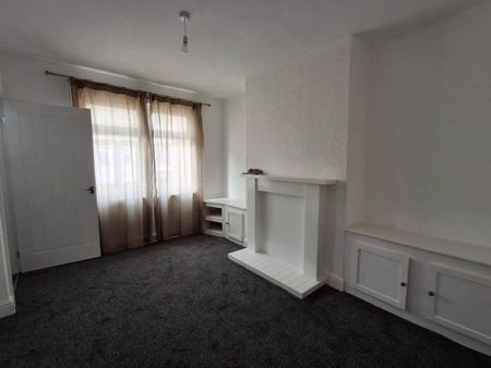 3 bedroom end of terrace house to rent - Photo 2