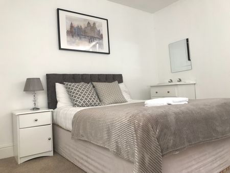 6 Bed Terraced House, Elmbank Road, L18 - Photo 4