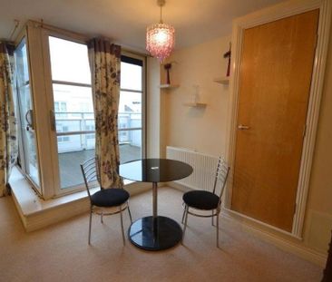 2 bedroom flat to rent - Photo 3