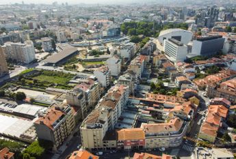 Apartamento T1 com varanda - Novo - Casa da Musica - Rotunda Boavista