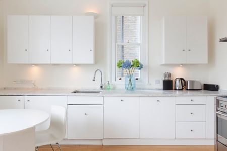 Blenheim Crescent - Photo 3