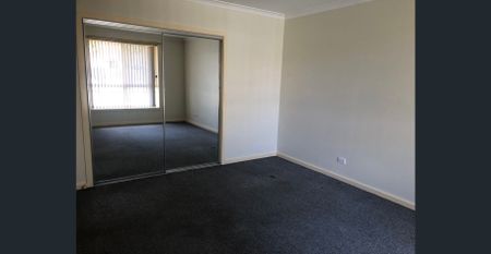 Family Home In The Heart Of Glenroy - Photo 4