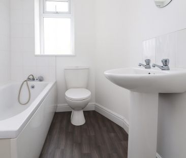 2 bedroom House To Let - Photo 2