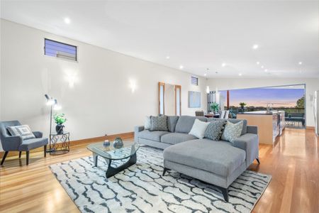 Large fantastic family home! - Photo 3