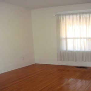 One Bedroom Apartment for Rent - Photo 2