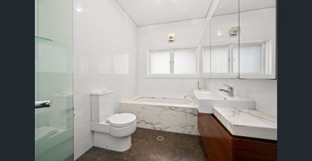 Perfect Beach Home, Enormous Rear Yard with Water Views - Photo 5