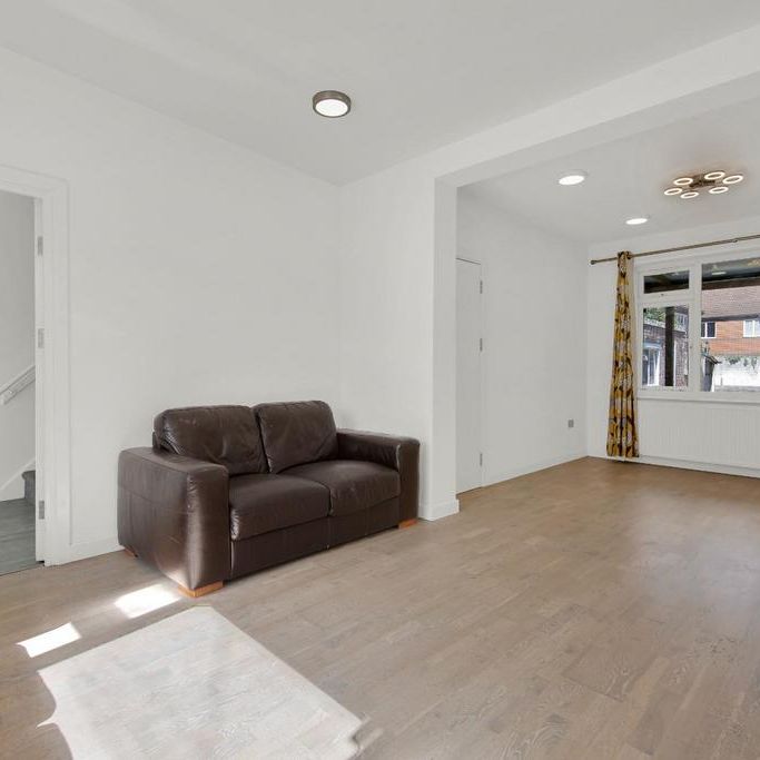 3 bedroom semi-detached house to rent - Photo 1