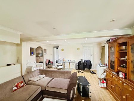 4 bedroom bungalow to rent - Photo 4