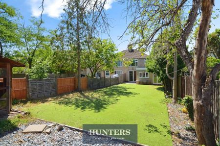 4 bedroom semi-detached house to rent - Photo 4