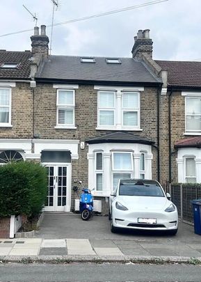 3 bedroom flat to rent - Photo 1