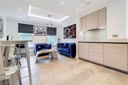 2 bedroom flat in Hampstead - Photo 3