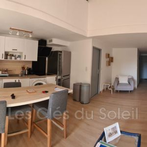 Location Appartement 3 pièces 59m² BANDOL 83150 - Photo 2