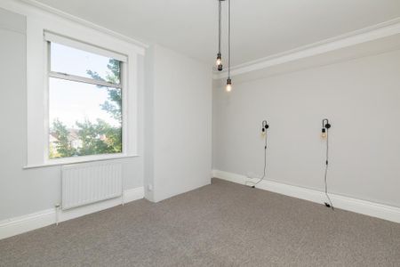 3 bedroom flat to rent - Photo 5