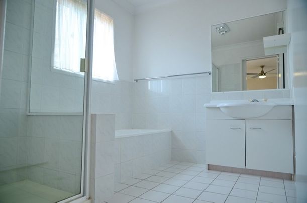 Lovely 3 bedroom Townhouse in a quiet complex - Photo 1