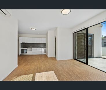 Open Plan, Wrap Around Balcony - Photo 1