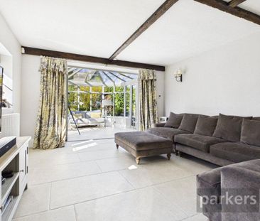 4 bedroom semi-detached house to rent - Photo 2