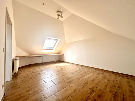 Ansprechende Maisonette-Wohnung mit Einbauküche und Loggia in zentraler Wohnlage - Photo 3