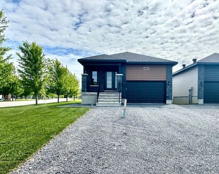 For Lease - 1232 Montblanc Crescent Unit# A, Russell, Ontario - Photo 2