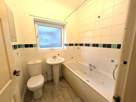 Bassett Terrace, Pwll, Llanelli, SA15 4DU - Photo 3