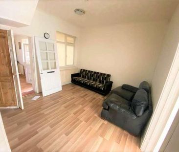 Mitcham Road, London, E6 - Photo 2