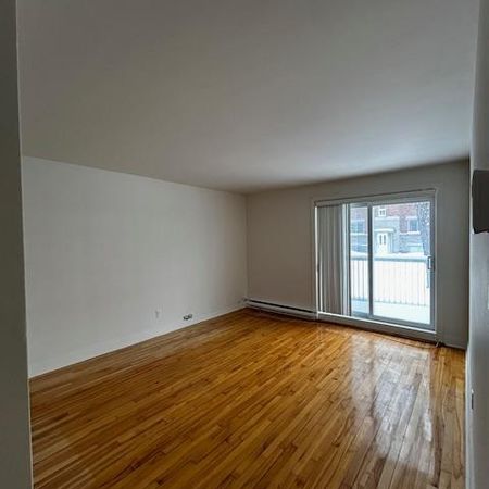 MONTRÉAL NORD 4 1/2 RÉNOVÉ +STATIONNMENT 1ER ÉTAGE - Photo 3