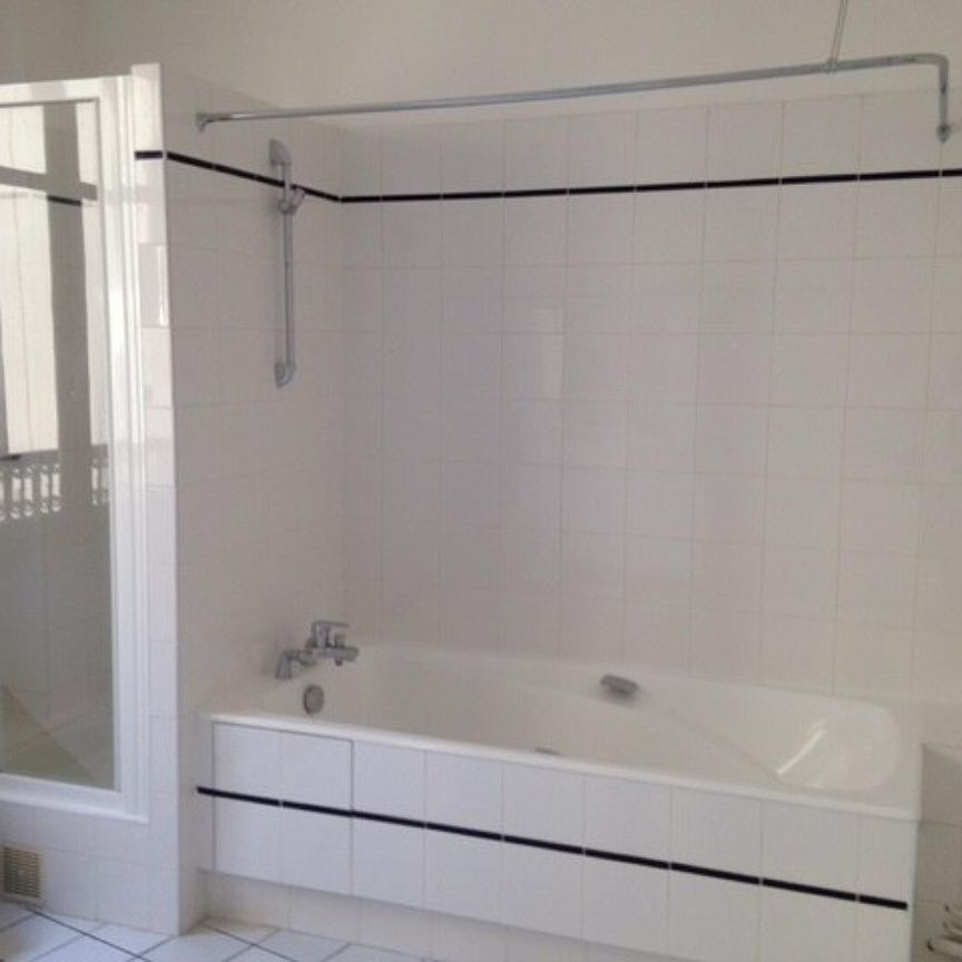 location Appartement T6 DE 222.35m² À PARIS - Photo 1