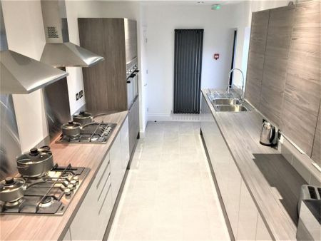 1 bedroom in a house share to rent - Photo 3