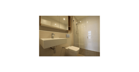 Stylish Two Bedroom Apartment - Photo 2