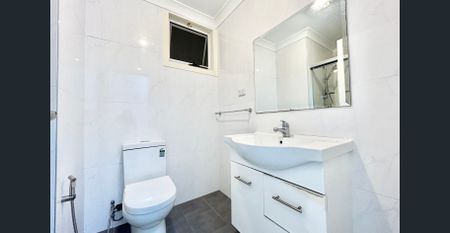 Private and peaceful three-bedroom granny flat in a highly convenient setting - Photo 4