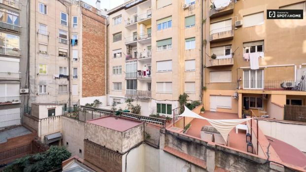 Rooms for rent in 4-bedroom apartment in Sant Gervasi - Galvany - Photo 1