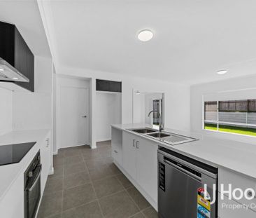 STRIKING CORAL HOMES BUILD - 3 x LIVING ZONES - WHEN SIZE MATTERS T... - Photo 5