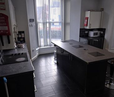 1 bedroom in a house share to rent - Photo 2