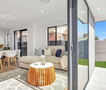 College Estate - 3 Bedrooms - Photo 2