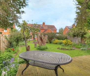 Nogains, Pershore - Photo 1