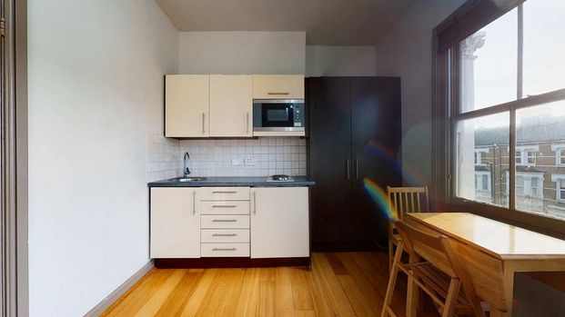 Studio to rent - Photo 1