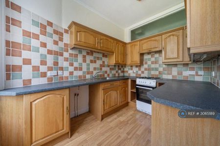2 bedroom flat to rent - Photo 3