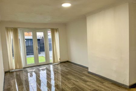 3 bedroom semi-detached house to rent - Photo 2