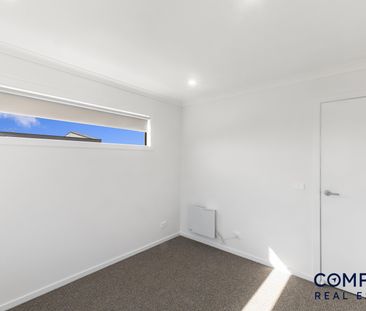 13 Ravida Way, Mickleham VIC 3064 - Townhouse For Rent | Domain - Photo 2