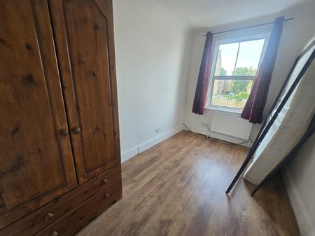 2 Bed Flat, Hermit Road, E16 - Photo 3