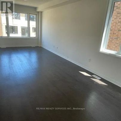 21 PRINCE PHILIP BOULEVARD - Photo 1