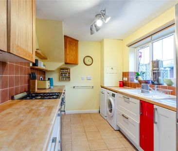 3 bedroom semi-detached house to rent - Photo 5
